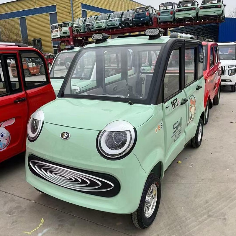 سيارة كهربائية ذات أربع عجلات